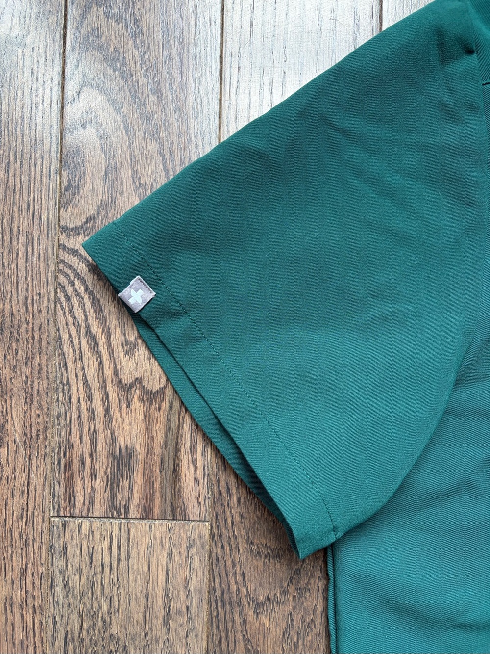 FIGS Technical Collection Hunter Green Scrub Top Medium - Picture 2 of 5